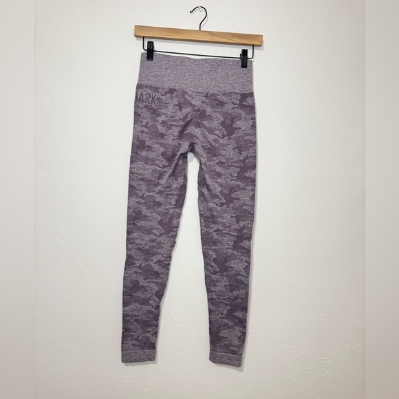 Gymshark Camo Leggings purple size medium scrunch butt seamless smoothing - Picture 1 of 4